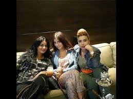 صورة الفنانه نوال الزغبي مع صديقاتها يدخنون الشيشه تثير موجه انتقادات حاده Egyptian Actress Actors Actresses