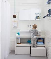 bequeme losung fur kleine kinder im bad moderne badezimmer waschbecken kind badezimmer badezimmer klein