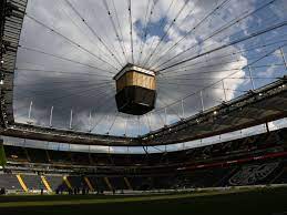 Locals commonly call deutsche bank park, a sports stadium in frankfurt, by its original name: Eintracht Frankfurt Stadion Bekommt Einen Neuen Namen Eintracht