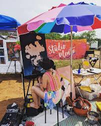 Took zero photos this weekend at the fest. The only photo I took was pic 2  the day after, of Eric being entertained by a singing bird 😅 Thanks  @bencarsner for this