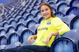 FC Porto: guarda-redes de apenas 15 anos renova pela equipa feminina