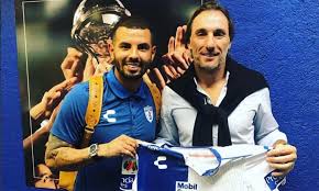 El anuncio de la incorporación de edwin cardona en pachuca. Edwin Cardona Brilla En Pachuca Y Regala Su Camiseta A Un Exjugador De Boca Juniors