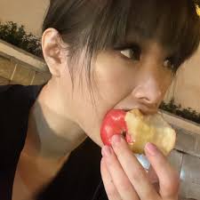 草日漫畫- 有幸同牛仔企埋一齊, 真係開心到笑左出嚟, 謝宇正兄照片。 將軍澳中心「喜躍滿盈錢罌展」1月10日至2月16日| Facebook