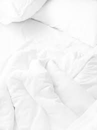 Aesthetic Black And White Bed Sheets Foto Caroline Frose White Aesthetic Orange Aesthetic White Theme