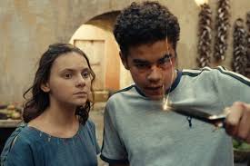 La chaîne a révélé que la première saison de la série, distribuée dans plus de 60 territoires partout dans le monde, a. His Dark Materials A La Croisee Des Mondes Saison 2 Deboussolee Critictoo Series Tv