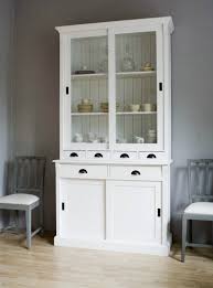 Einen küchenschrank aufhängen, aufstellen, montieren. Kuchenschrank Im Landhausstil Kreutz Landhaus Magazin