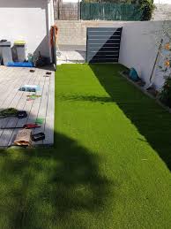 Le gravier n'est pas un support assez lisse pour y installer du gazon synthétique.en effet, la surface, même applanie sera pleine d'aspérités. Avant Apres Univers Beton Imprime