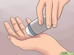Très efficace, la pierre d'alun (en vente en pharmacie ou magasins biologiques) : 4 Manieres De Ne Pas Avoir Les Mains Moites Wikihow