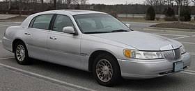 That includes the exterior that will share literally nothing with its predecessor. Lincoln Town Car Wikipedia
