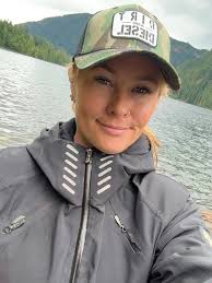 Sunset at Sarah Point 😍 • Can't beat a view like this and a backcountry  hut to yourself with one of your oldest friends 💙❤️ • #powellriver #sct  #sunshinecoast #sarahpoint #cortes #salishsea #