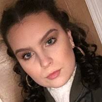 Chelsea Bratton's Instagram, Twitter & Facebook