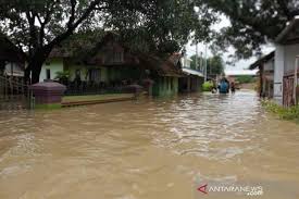Ini katanya kebakaran pertamina di indramayu pic.twitter.com/3zhjrcrc9b. West Java Floods Hit 18 Sub Districts In Indramayu District Antara News