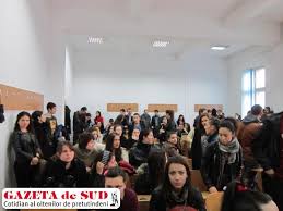 Facultatea de sociologie și asistență socială, ub. Craiova StudenÅ£ii De La StiinÅ£e Sociale ProtesteazÄƒ Impotriva DesfiinÅ£Äƒrii FacultÄƒÅ£ii Gazeta De Sud