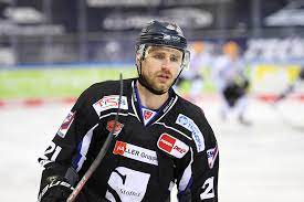 August 1969 in mora) ist ein ehemaliger schwedischer eishockeytorwart, der 1997 mit den kassel huskies deutscher vizemeister wurde. Eriksson Gormley Mouillierat Co Straubing Tigers Vermelden Nach Viertelfinalaus In Der Penny Del Sieben Spieler Abgange Eishockey News