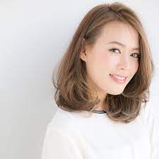 おでこが広い人必見 似合う前髪やあえて見せるアレンジ術 小顔見せヘアスタイル 美的 com ミディアム パーマ 前髪なし ミディアム パーマ 前髪あり ミディアム パーマ