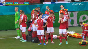 Le milieu offensif du danemark christian eriksen s'est écroulé subitement et a subi un massage cardiaque, au milieu de ses coéquipiers sous le choc. Euro 2020 Denmark Vs Finland Christian Eriksen Collapses During Denmark Vs Finland Marca