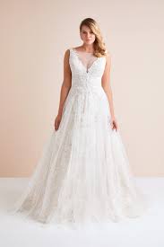 Dantel Islemeli Illuzyon Yaka A Kesim Gelinlik Buyuk Beden Gelinlik Arayan Gelin Adaylari Oleg Cassini Koleksiyonu Sizi Cagiriyor Gelinlik The Dress Dantel