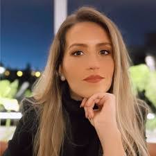 Nadia Hess's Instagram, Twitter & Facebook