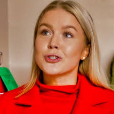 Social Media Had Plenty To Say About “Disturbing” Photo Of White House  Press Secretary Karoline Leavitt Working & Feeding Baby At The Same Time  Full story via 🔗 in comments. 👇