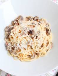 Numaidecat sunt gata (pe principiul mai e mult pana la radauti? un piept de pui se taie cubulete si se soteaza in unt, cu putina sare si piper proaspat. Tagliatelle Cu Ton Si Smantana