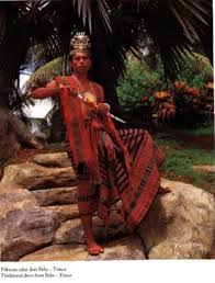 Pakaian tradisional wanita suku rote memiliki perbedaan dengan yang dikenakan oleh pria. Tais Belu Ragam Tenun Indonesia Yang Mendunia Kumparan Com