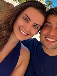 Perda! Veja a reação da namorada do piloto ao saber da queda do avião:  'Pesadelo'