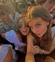 dee 🪸 (@deanna.salmon) • Instagram फोटोहरू र भिडियोहरू