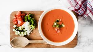 Made In Spain Prepara El Autentico Gazpacho Andaluz Gazpacho Andaluz Gazpacho Fotografia De Comida