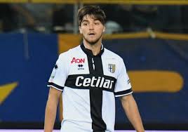 Pelo corto, media melena, pelo largo o pelo rizado. Francisco Sierralta Se Estreno Como Titular En La Serie A Italiana La Roja Deportes