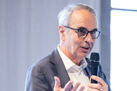 Beat Züsli zum neuen Luzerner Theater: Nie Ziel, 2. KKL zu bauen