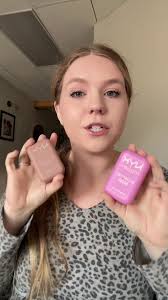 Kendra Using Nyx Bronzer