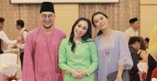 Fezrul khan, tasha shilla, ayu raudhah, reen rahim, shajiry, bell ngasri, nor albaniah, dato ahmad tarmimi. Selesa Status Duda Alasan Fezrul Khan Tak Cari Calon Bini