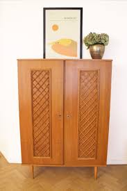 Un style affirmé et le charme irrésistible. Armoire Rotin Vintage Scandinave Annees 50 Pieds Compas Luckyfind