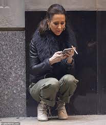 15 social media pictures meghan markle tried to hide!subscribe: Meghan Markle S Best Pal Jessica Mulroney Is Seen Smoking On The Street In New York City Daily Mail Online