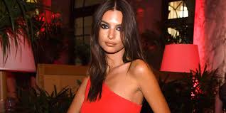 Ecco i vestiti più alla moda dell'estate 2019. Vestiti Zara Moda 2019 Quello Lungo Di Emily Ratajkowski E Hot