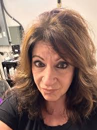 Donna Ouellette's Instagram, Twitter & Facebook