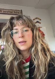 Emily Parrott's Instagram, Twitter & Facebook