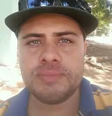 Este gato sandinista. Su verdadero nombre es Miguel Torrez, conocido como  Miguelito Torrez, su mama es de Cuapa vive en San Diego y trabaja en una  alcaldía de Comalapa, labora en una