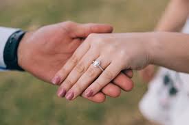 Discover the Timeless Elegance of Diamond Rings: Symbols of Love and Luxury  – Jama Jewels