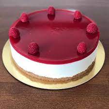 470 gr de philadelphia 40 gr de crème épaisse 140 gr de sucre 15 gr de maïzena 1 oeuf + 1 jaune de l'arôme de vanille du coulis de framboises. Epingle Sur Cheesecakes Entremets Mousses Pannacottas
