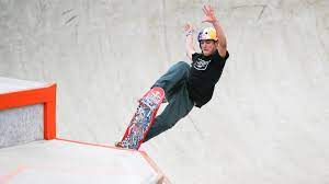 Arrampicata, karate, skateboard e surf. Iwd8lhqvd 33im