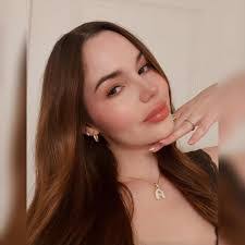 Alejandra Pineda's Instagram, Twitter & Facebook