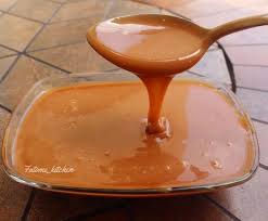 صلصه سولتد كراميل Salted Caramel Sauce المقادير ربع كوب ماء كوب سكر ثلثين كريمه ثقيله خفق ربع قالب ز Chocolate Recipes Recipes Desserts