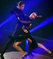Neben den juroren werden auch stars dieser und vergangener staffel daran. Lets Dance 2021 Rurik Gislason Tanz Jive