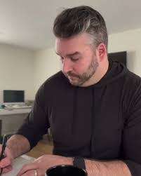 Stacey Melo's Instagram, Twitter & Facebook