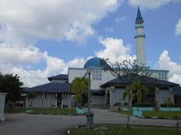 The distance between the mosque and mecca is 8846.25 km north west. Singapore For History