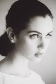 Mia Kirshner As Dahlia Tarence It S Almost Painful How Pretty She Is Mia Kirshner She Walks In Beauty Manic Pixie Dream Girl