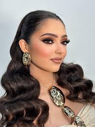 Somos Expertos en el Mundo De la Belleza Smokey eye Look elegante, Piel  glowy, mirada intensa y labios nude… Social con estilo Llámanos para citas  2033 n pinal ave Casa Grande az