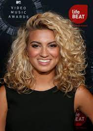 This ultimate guide for men with curly hair features the best haircuts and hairstyles, products, and styling tips for all 77 best men's haircuts + hairstyles for curly hair and how to style them! 11 Famous Singers Rejected By American Idol Medium Curly Hair Styles Medium Hair Styles Tori Kelly Hair
