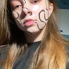 Poster for Sale avec l'œuvre « chemise de bowling bella swan » de l'artiste  ninafromtwitter